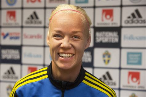 Sara caroline seger (born 19 march 1985) is a swedish footballer who plays as a midfielder and club captain for fc rosengård in the damallsvenskan league. Eva Röse och Caroline Seger gästar Moa Svans talkshow - QX