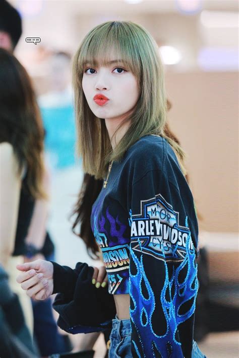 Lisa blackpink femenina corea del sur combinación hip hop kpop. BLACKPINKOFFICIAL (con imágenes) | Lisa blackpink fondo de ...