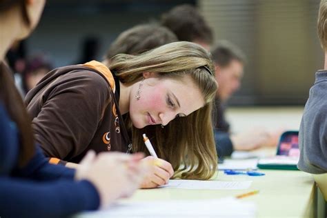 W tym roku będą to tylko egzaminy pisemne. Matura 2021 - Matematyka. Próbne egzaminy. Sprawdź się ...