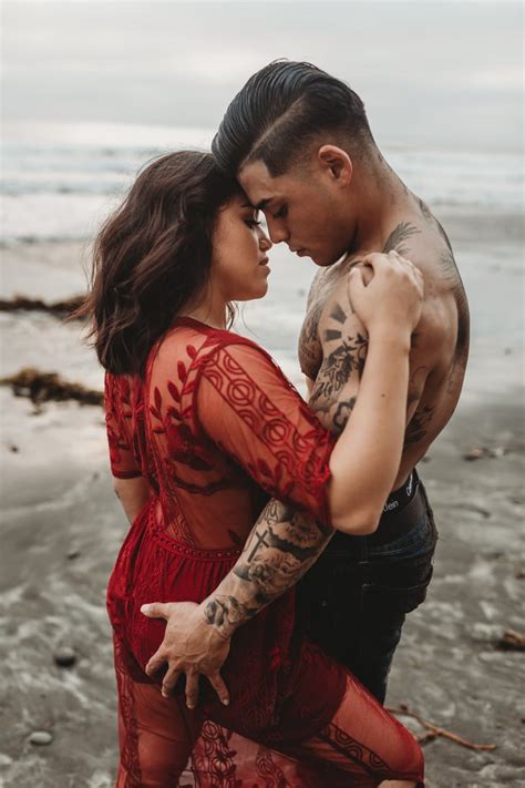 Until he meets ivy rose jones a female queen pin who. Romantic Beach Couple Pictures | POPSUGAR Love UK Photo 37