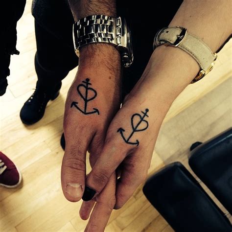 The matching anchor tattoo shows how mother and daughter are anchors in each other's life. Matching anchor and heart tattoo idea for a couple ...