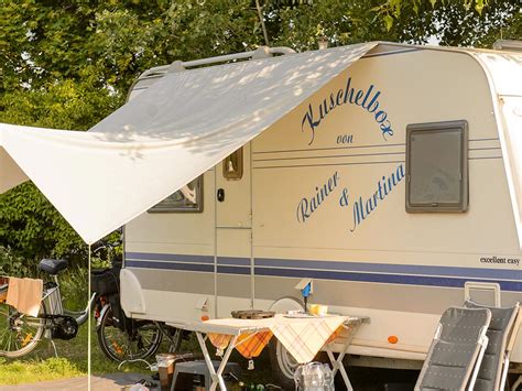 Die donaustadtbrücke ist eine schrägseilbrücke aus wien. Camping Wien Neue Donau - Wiencamping