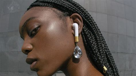 Check out our airpods selection for the very best in unique or custom, handmade pieces from our headphones shops. Milano Fashion Week: gli accessori per AirPods di Coliac ...