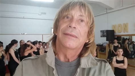 La televisione italiana li ha resi noti al pubblico, ma loro sono riusciti a rimanere al centro dell'attenzione grazie alle loro capacità. Intervista ad Enzo Paolo Turchi - YouTube