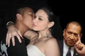 Mungkin ramai yang tidak tahu bahawa nedim nazri, iaitu suami kepada pelakon nora danish, pernah mendirikan rumahtangga dengan seorang wanita berketurunan pakistan, nabilah khan pada tahun 2011. "HAK MUTLAK MENTERI TAK BOLEH DIPERSOALKAN... RAKYAT HANYA ...