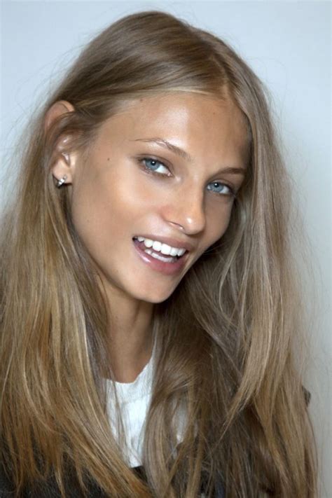 You need to be careful and dye your hair properly if you want to go from blonde to brown hair, and it is not just ash dye that will lead to an unexpected color if applied to your blonde hair. Nude hair : la tendance cheveux absolument irresistible