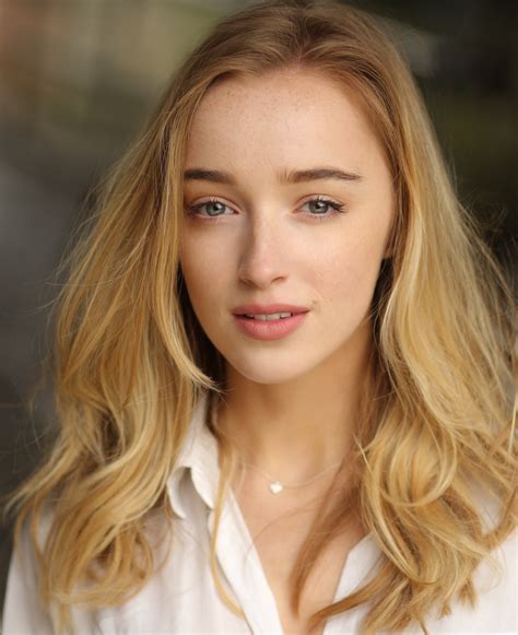 She is the daughter of actress sally dynevor and screenwriter tim dynevor. Phoebe Dynevor | United Agents