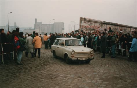 The area around the brandenburg gate was while the opening of the berlin wall 1989 the most intense media coverage. Berlin Wall, Near Brandenburg Gate, Berlin December 1989 ...