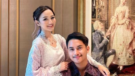 Sukses bikin baper, nanda juga sertakan berbagai caption manis untuk sang pacar. Selebgram Nanda Arsyinta & Pacar Nabung di Celengan, Kaget ...