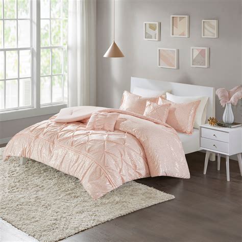 This is where a neutral or soft color palette can come in handy. Blush & Gold Melody Metallic Comforter Set (Full/Queen ...