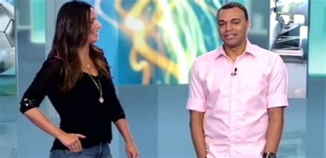 Denilson es hoy día una de las estrellas de la televisión deportiva brasileña con sus comentarios que mezclan humor y opinión en el programa jogo aberto. ANUNCIE GRÁTIS SOBRAL: Denilson dá cantada em novata do ...