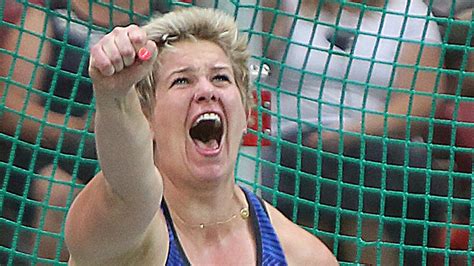 She is the 2012 and 2016 olympic champion, and the first woman in history to throw the hammer o. Lancer du marteau : Anita Wlodarczyk améliore son record ...