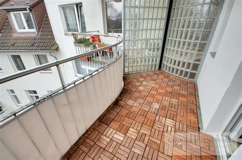 Bei der anmietung unterstützt sie ein persönlicher ansprechpartner, der ihre speziellen vorgaben zu stadtteil, wohnlage und verkehrsanbindung berücksichtigt. Geräumige Wohnung mit 2 Balkonen und Einbauküche in Essen ...