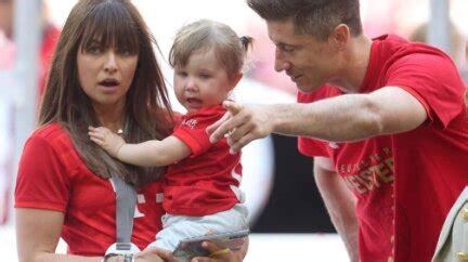 We did not find results for: Anna oraz Robert Lewandowscy pokazali twarz Klary. Tak ...