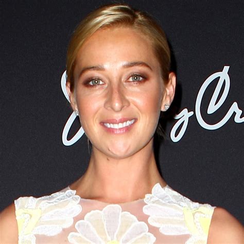 I am still thinking of what to write. Paper Giants' Asher Keddie's Hair and Makeup at the 2012 ...
