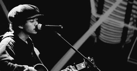 F sittin' still all stripes and lonely f hidin', wishin', waitin' c cmaj7 while i'm. Lirik & Chord / Kunci Gitar Lagu Kebenaran Akan Terus Hidup By Fajar Merah - CHORDGITARTUA