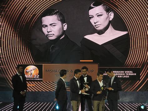 He received award winning in three category, best vocal performance in album (male), best new artist and song. Kee Hua Chee Live!: PART 2---ANUGERAH INDUSTRI MUZIK (AIM ...