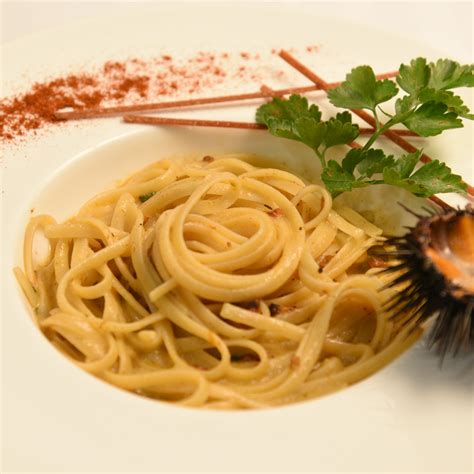 Linguine ai ricci (finti) di mare, ecco la provocazione di un ristorante che vuole salvarli. Linguine ai Ricci - Gente di Mare