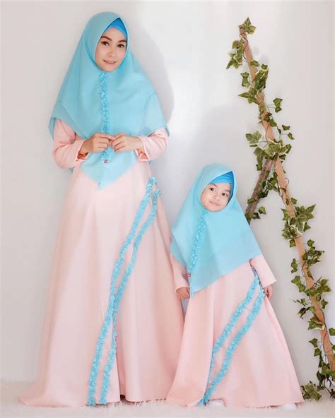 Gamis merupakan salah satu busana muslim untuk wanita hijabers. 37+ Model Gamis Couple Ibu dan Anak Perempuan Terbaru 2020 ...