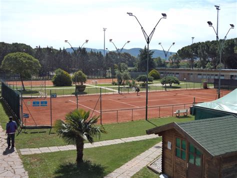 La base per cameo, color lilla e con tanto di fiocco, l'ho realizzata in porcellana fredda, in toto è alta circa 40 mm ma la porzione decorabile è solo 18 mm x 25 mm. I Giardini di Carlo e Letizia: Tennis Club Follonica ( 2013 )