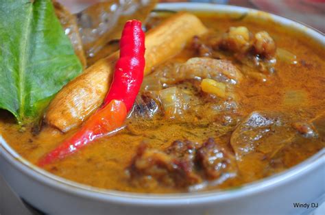 Sama seperti gulai ayam pada umumnya, gulai kambing juga memiliki ciri khas. Gulae Kambing | Resep Kuliner Nusantara 1