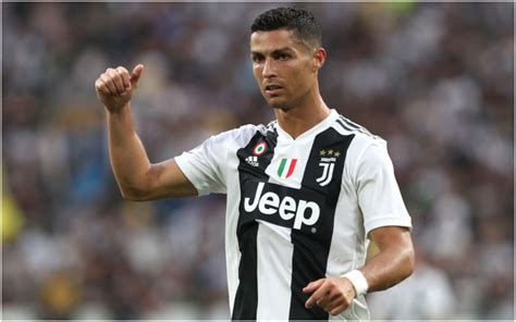 Enviamos desde a ilha da madeira, local onde nasceu cristiano ronaldo e onde se encontra o museu cr7 para a europa, para todos os seus fans que desejem obter uma peça símbolo do craque. CR7, testa alla Juve: salterà gare col Portogallo ...