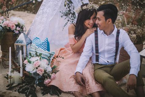 Read on to see more images of the couple's album! Contoh Gaya Foto Prewedding - gaya selfie kekinian