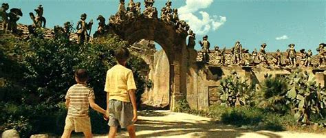 Un affresco corale sulla memoria collettiva che diventa un omaggio al cinema del passato. Villa Palagonia in Baarìa