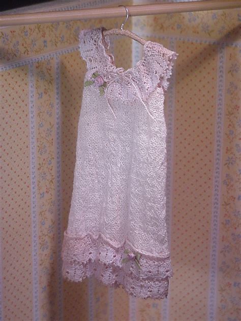 Jul 15, 2016 · als stoff habe ich ein altes nachthemd meiner oma hergenommen. Nostalgie in 1:12: Omas Nachthemd