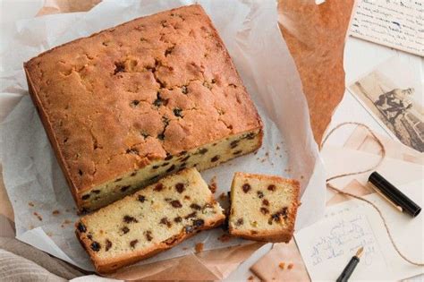 Date and walnut loaf, a traditional favourite. James Martin Date And Walnut Cake : James Martin Date And ...