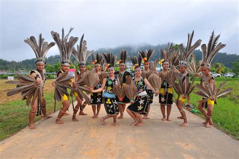 The third largest ethnic group in sabah the muruts make up about 3% of the state's population. An Overview of Malaysia's Tribes and Ethnic Groups