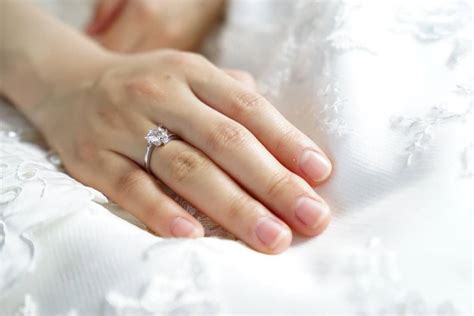 There is no discrimination between the hands and either is considered just fine. Engagement Ring Finger - Left or Right? - Jewelry Guide