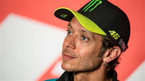 Share the best gifs now >>> MotoGp, goodbye words from Valentino Rossi at the press ...