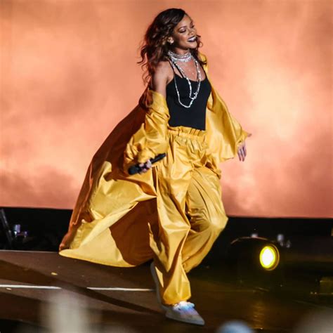 Song selection for play is driven by user request. Rihanna At Rock In Rio 2015 Wearing Issey Miyake