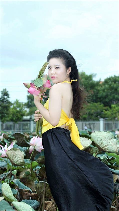 Ao yem, vietnamese traditional dress. Ao Yem