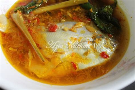 Che nom gunakan ikan bawal emas bersaiz sederhana untuk resepi ini, anda boleh juga gunakan ikan bawal hitam atau bawal putih. Resepi Anak Ikan Bawal Putih