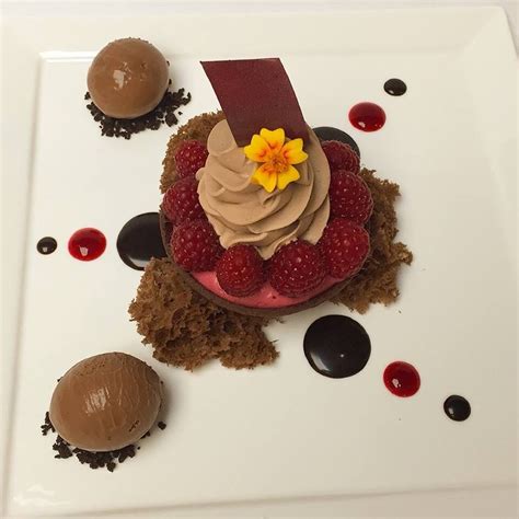 There are ways to make a good presentation. Gourmet food | Dessert presentation, Culinary arts ...