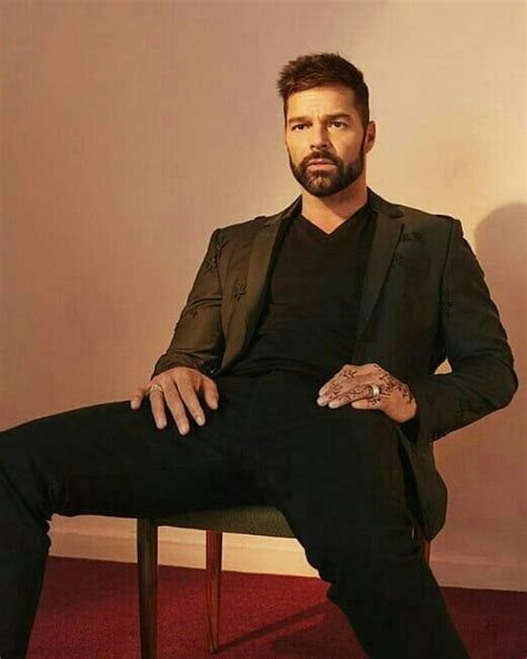 Vídeo oficial de ricky martin de su tema 'fuego de noche, nieve de día'. Pin by Mary E on Ricky Martin | Ricky martin, Mens fashion ...