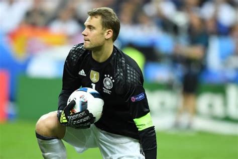 +chaussettes ( +€4.50 ) +short de foot ( +€8.50 ). Foot - Allemagne - Manuel Neuer est le nouveau capitaine ...
