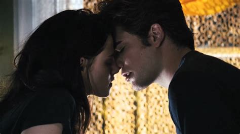 Never one to run with the crowd, bella twilight online free. TWILIGHT (2008) - Official Movie Trailer - YouTube