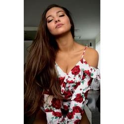 Sára také ráda tančí, ale po našem povídání mám pocit, že se ze všeho nejraději směje a je milá, přesný opak její role jany ze seriálu ulice, závislé na sociálních sítích. Sára Affašová