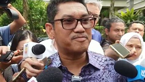 Born 10 june 1970) is a malaysian politician who served as the 12th and 13th menteri besar of perak from may 2018 to his resignation and collapse of the pakatan harapan (ph) state administration in march 2020 and again from march 2020 to his. Usul undi percaya terhadap Ahmad Faizal tidak dianggap ...