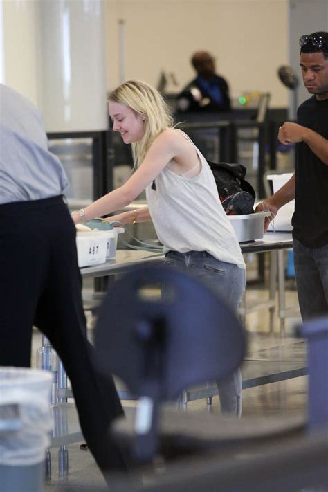 Dakota fanning seems to agree. DAKOTA FANNING in Jeans at LAX Airport - HawtCelebs