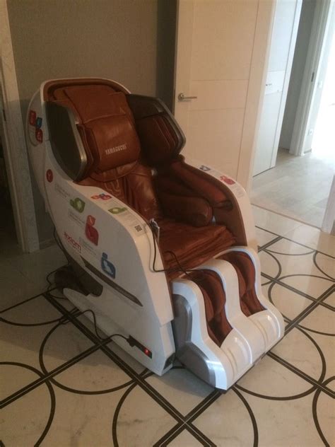 Japanese massage chair models (although rare) distributed in usa through online retailers and brick and mortar stores chairs within a range of prices, styles, benefits, and functionality. YAMAGUCHI Axiom YA-6000 | Massage chair, Japanese massage ...