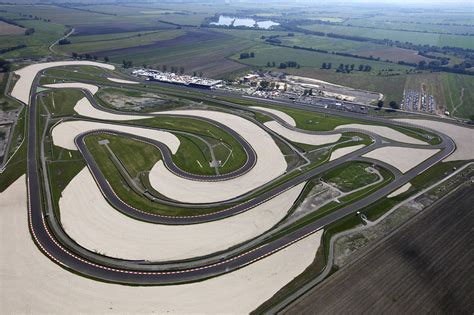 Slovakia ring je profesionálny a univerzálny motoristický areál. Slovakiaring | Race track, Racing, Race cars