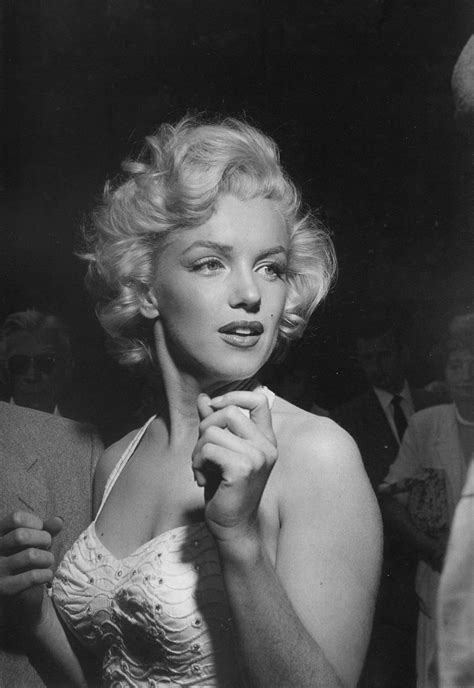 Dalam beberapa foto, nikita bahkan berpenampilan seperti marilyn monroe hingga bikin heboh netizen. Marilyn Monroe | Marilyn monroe, My love, Words