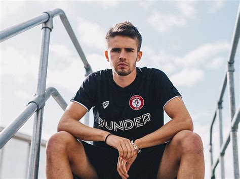 Ádám nagy (born 17 june 1995) is a hungarian professional footballer who plays as a midfielder for bristol city and the hungary national team. Nagyon fáj a bokája - Nagy Ádám kihagyhatja a szlovákok ...