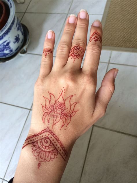 Mehndi flower pattern for henna drawing and tattoo. Pin by Blanka Erdélyi-Nagy on Saját henna | Hand tattoos ...