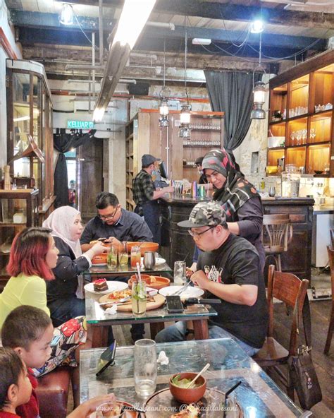 Kuala lumpur merupakan ibu kota malaysia yang tentunya cukup sering dikunjungi untuk pariwisata. Shazillah Sani: KAFE KLEPTOKRAT | TEMPAT MAKAN SEDAP DI ...