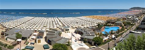 Kostenlose lieferung für viele artikel! Strandservice Hotel Derby Cattolica bei Rimini in Italien